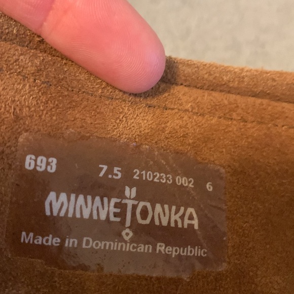 Minnetonka Fringe Short Boots - Picture 6 of 6